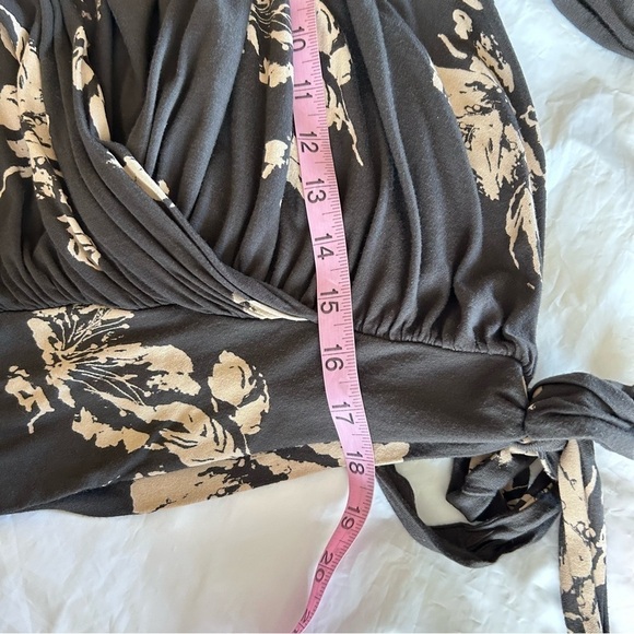 FREE PEOPLE Bell Sleeve Wrap Top Waist Tie Brown Cream Flowy Blouse Size XS - Picture 12 of 12